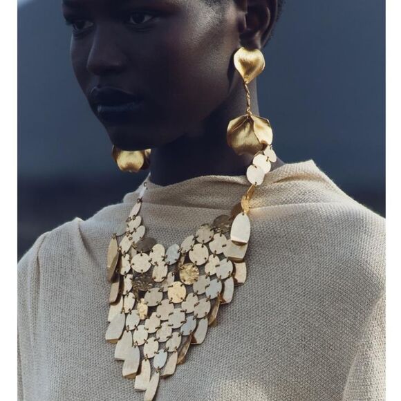 New ZARA SS 24K Metal Plate Hammered Bib Necklace - Picture 6 of 12